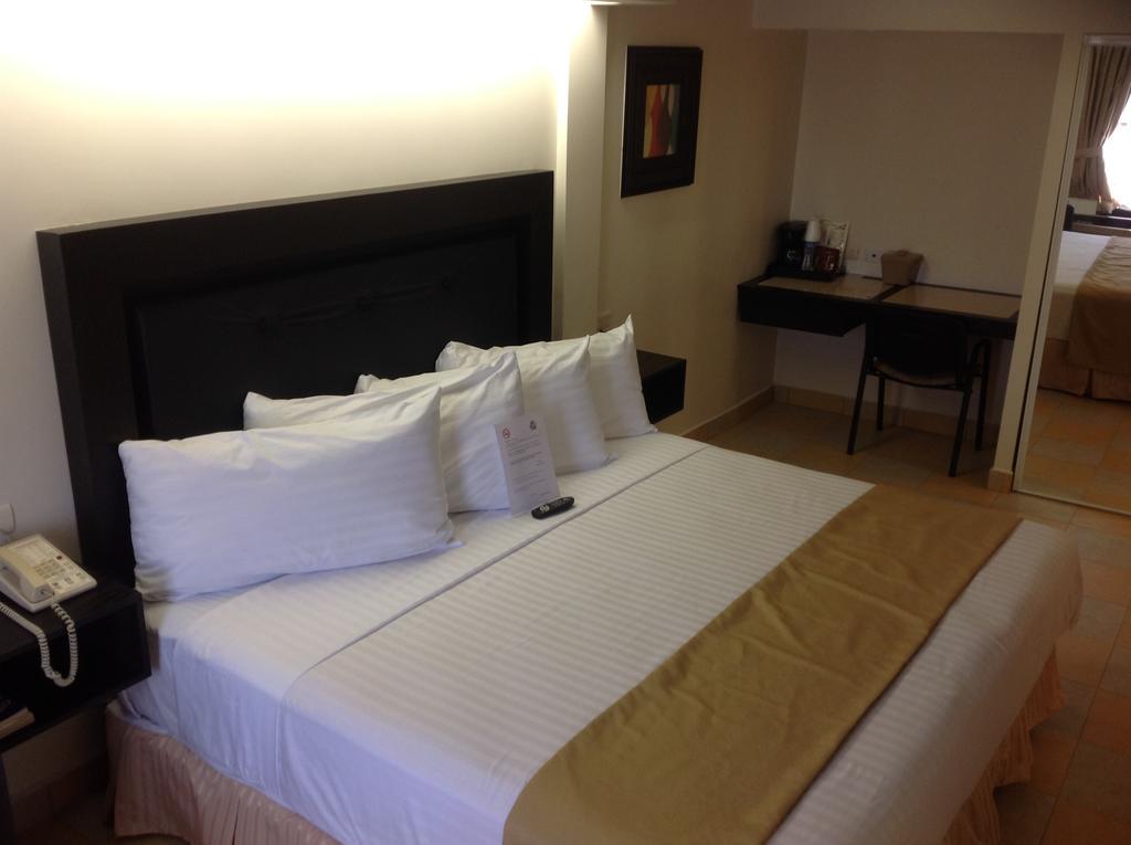 Best Western Hotel Plaza Matamoros Extérieur photo